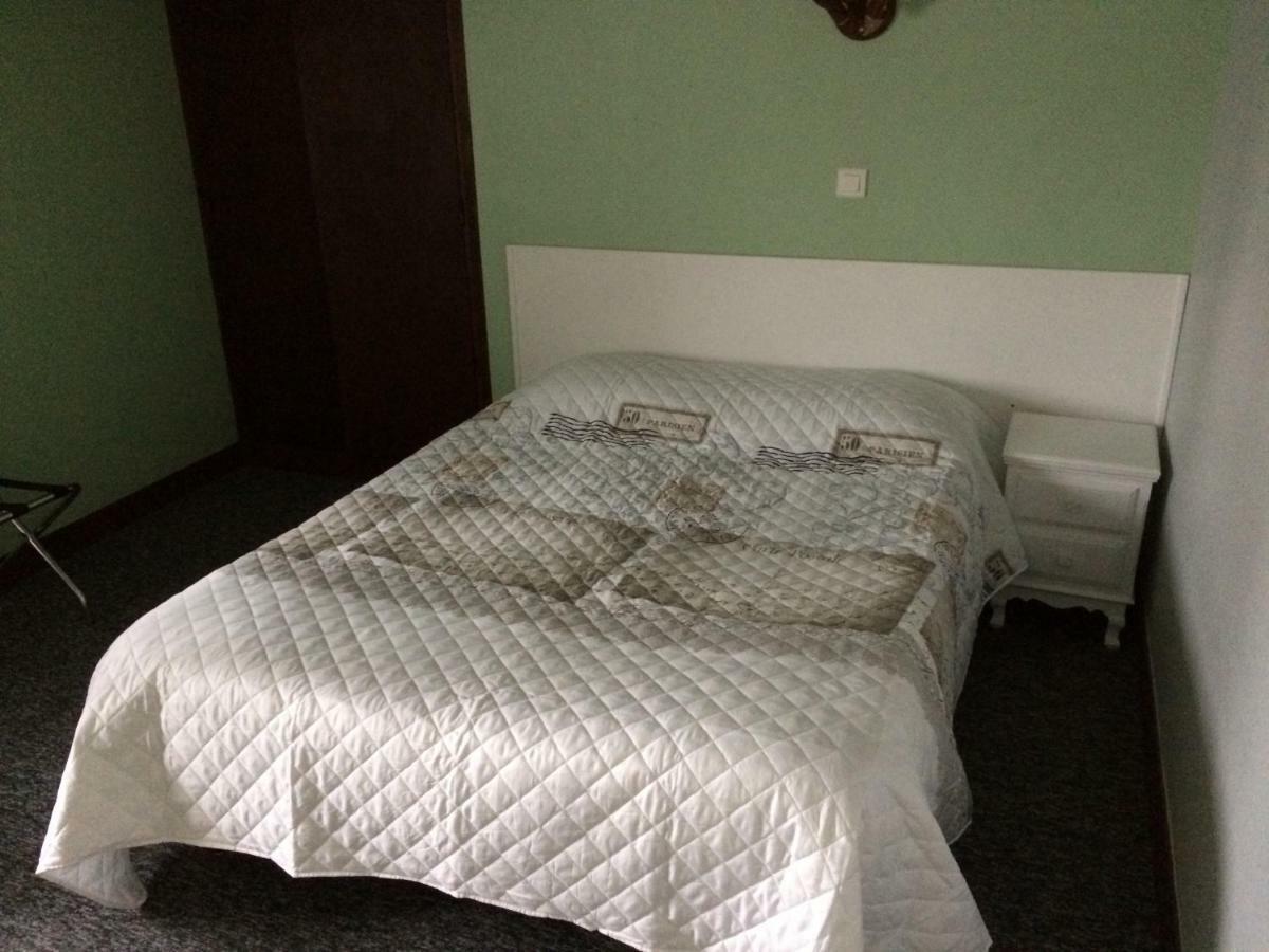 Le Phoenix Hotel Saint-Florentin  Buitenkant foto